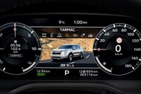 ドライブモードは「ノーマル」「ターマック」「グラベル」「スノー」「マッド」と多彩。ターマックは後輪への駆動力配分を高めるなどしてワインディングロードをキビキビと走れるモード。