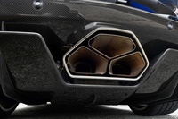 3本出しの新しいエキゾーストシステムが採用された。従来品より20％の軽量化を果たしている。