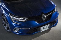C字型のLEDポジションランプは、最新のルノー車に共通するデザインアイコン。デイタイムランプとしても機能する。