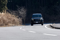 「V8カルパチアンエディション」は1598万円と非常に高額だが、機能面ではほとんどフル装備。ホイールや各種アクセサリーパックなどは選べるものの、ジャガー＆ランドローバーのプロダクトとしては例外的にオプションの選択肢が少ない。