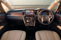 従来モデルから大幅に意匠が変更されたインストゥルメントパネルまわり。各部の質感も改善されている。