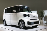発売に先駆け、2023年8月3日に商品情報が公開された新型「ホンダN-BOX」。「HAPPY Rhythm BOX」をグランドコンセプトに、さらなる進化が図られている。