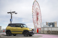 「スズキ・クロスビー」のボディーサイズは全長×全幅×全高＝3760×1670×1705mm。5ナンバー枠におさまるコンパクトさが身上だ。