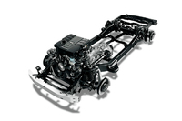 車両骨格には「GA-F」と呼ばれる新開発のプラットフォームを採用。新しい溶接技術の採用などにより、従来モデルから大幅な軽量化を実現している。