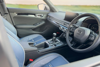 「ミツオカM55ゼロエディション」のベースとなるのは、ホンダの5ドアハッチバック車「シビック」。