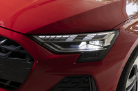 デイタイムランニングライトの表示を変えてみる。各パターンは24個のピクセルエレメントの明滅によって表現されている。