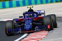 トロロッソは今季初めて2台そろってQ3進出。ピエール・ガスリー（写真）は6番グリッド、初Q3のブレンドン・ハートレーは8番グリッドと上位入賞を狙える位置からスタートすることに。ガスリーはスタートタイヤのウルトラソフトを上手に使いこなし、ミスなく走りきって見事6位入賞。ハートレーは惜しくも入賞圏手前の11位で完走。苦戦が続く今シーズン、チームは夏休み前に上々の結果を持ち帰ることができた。（Photo＝Toro Rosso）