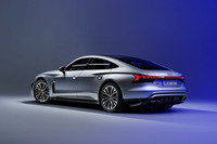 「アウディe-tron GT」がマイナーチェンジ　新たなハイエンドモデル「RS e-tron GTパフォーマンス」登場の画像