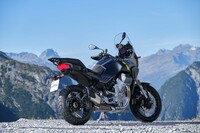 モト・グッツィの新型アドベンチャーバイク「ステルビオ」登場の画像