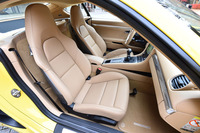 「レザーインテリア」に含まれる本革製のシート。シートヒーターは、別途7万6000円のオプションとして提供される。