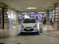 2011年にシエナのショッピングセンター内に展示されたセグメントBのMPV「iX20」。