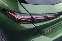 ライオンのかぎ爪をイメージしたというリアコンビランプ。「GT BlueHDi」ではフルLEDとなる。