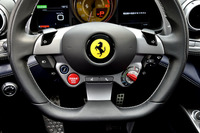 エアバッグが小型化されたことにより、ステアリングもよりコンパクトなものへ変更された。スポーク上に設けられたウインカースイッチの形状なども変更されている。