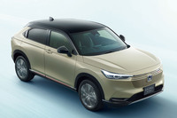 新型「ホンダ・ヴェゼル」はハイブリッド車「e：HEV」の納期が6カ月以上。写真の「e：HEV PLaY」の場合は一時的に注文受け付けを停止している。