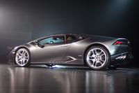 「ウラカン」のサイドビュー。
    