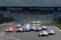 GT500クラスのスタートシーン。長丁場の富士のレースは、比較的淡々とした展開で消化された。