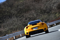 コーナリング時のトラクションを高めるため、6段MT車にはトルセン式LSDが標準装備される。