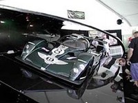 2001年ルマン24時間レースで3位に入った「ベントレーESPスピード8」