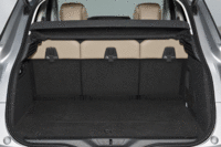 5シーターの「C4ピカソ」の荷室容量は、後席を立てた状態で従来比40リッター増の537リッター。（クリックすると後席が倒れる様子が見られます）