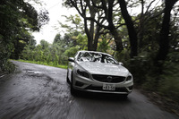 ボルボS60 D4 R-DESIGN（ポールスター・パフォーマンス・パッケージ装着車）