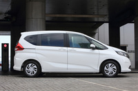 ホンダ・フリード＋ G Honda SENSING（FF/CVT）