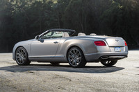 「ベントレー・コンチネンタル」シリーズの中で、高性能なオープンモデルと位置づけられる「コンチネンタルGTスピード コンバーチブル」。2013年1月のデトロイトショーでデビューした。