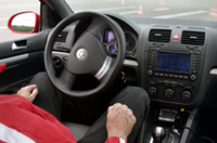 
	
	【Movie】ステアリングが勝手に回って……　
	自らコースを読み取り、全力で周回を重ねる“ロボットカー”「ゴルフGTI53+1」。その鬼気迫る走りを、動画でごらんください。
	
	 