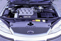 2.5リッターV6オールアルミユニット。「Duratec V6」と呼ばれる4カムエンジンで、170psと22.4kgmを発生する。81.6×79.5mmというボア×ストロークからわかるように、ジャガーの2.5リッターV6と同じブロックを用いる。ただし、ヘッドメカニズムは別モノで、ジャガーに搭載される可変バルブタイミング機構は搭載されない。
    
    