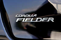 
    マイナーチェンジを受けた「カローラ」シリーズ。フロントフェイスをはじめとする内外装デザインが変更されたほか、安全性能が強化された。
    