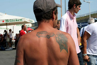 2008年のシトロエン国際ミーティングで見つけた、「シトロエンDSブレーク（ID？）」を背中に彫ったおじさん。 