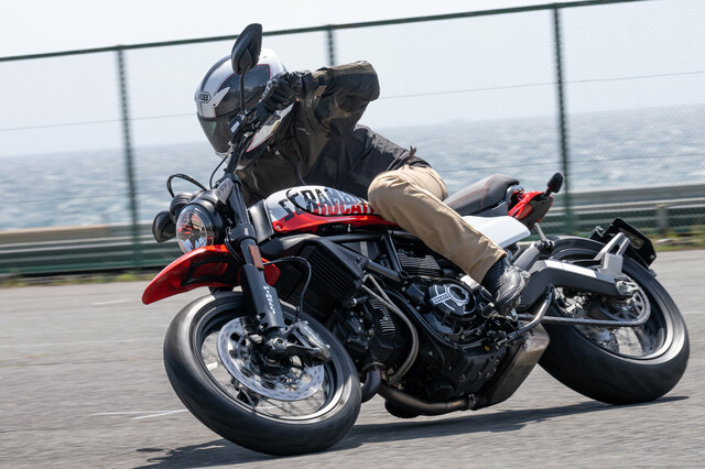 ドゥカティ・スクランブラー アーバンモタード（6MT）／アプリリア