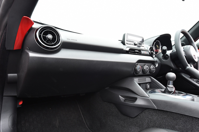 マツダ・ロードスターS（FR/6MT）／ロードスターSレザーパッケージ（FR