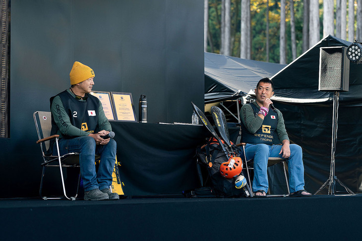 2026年の「ディフェンダートロフィー」に参戦する今村直樹さん（写真左）の姿も。ステージ上で、タフな戦いに向けての意気込みなどを語った。