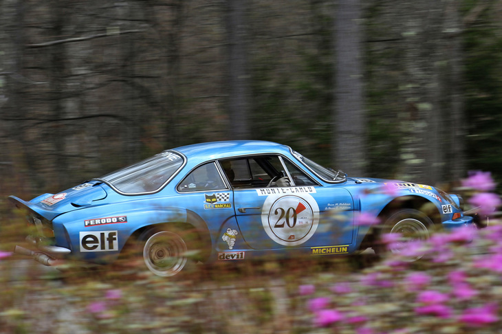 オーバーフェンダー装着など大胆なモディファイが施された1971年「アルピーヌA110」。