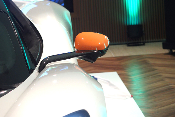 アストンマーティン・ヴァルハラ（リアビューミラー）