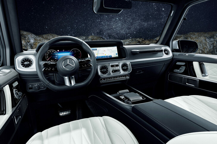 ややソフィスティケートされたことを除くと、外装はキープコンセプトだった2代目から3代目へのモデルチェンジ。いっぽうインテリアは全面刷新され、武骨だった従来型より大幅に洗練されたものとなった。最新のモデルでは、2024年7月の改良により、さらにモダンなものへと進化している。