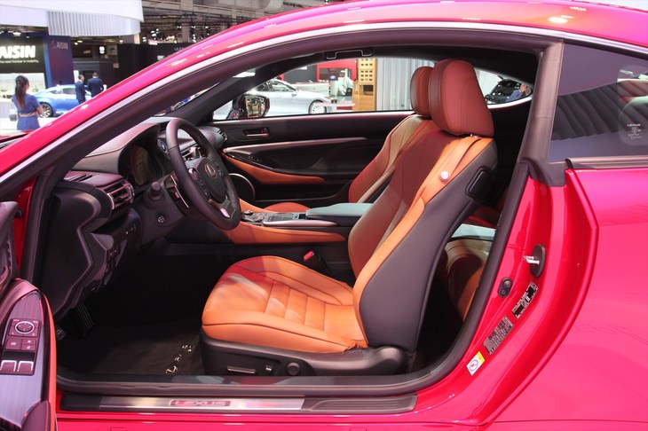 レクサスRC（フロントシート）