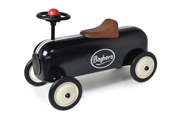 古典的なオープンホイールがモチーフになったライドオン「レーサー・ブラック802」。1万9440円