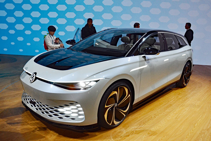 他のモーターショーと同じく、LAショーにもさまざまな電動車が出展された。写真はフォルクスワーゲンの「ID.スペースビジョン」。
