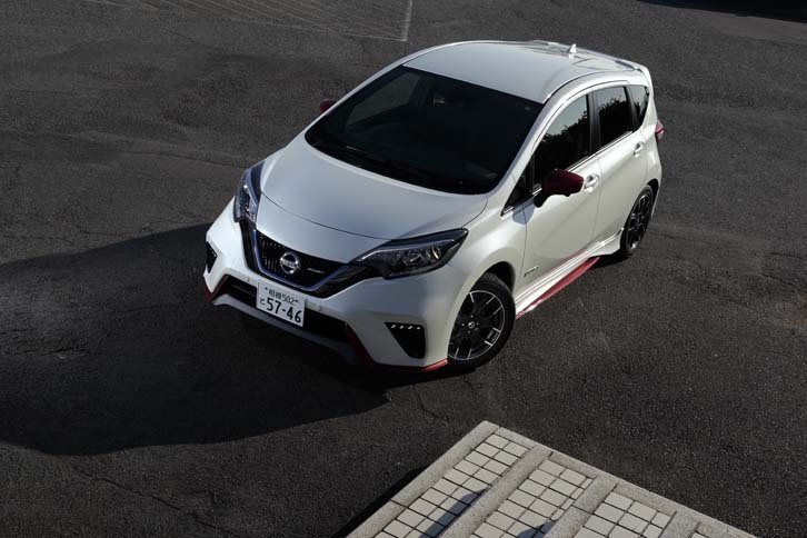ジムカーナには使用されなかったが、発表されたばかりの「ノートe-POWER NISMO」にも短時間だけ試乗することができた。不思議なことにベースモデルよりも乗り心地がよく感じられた。