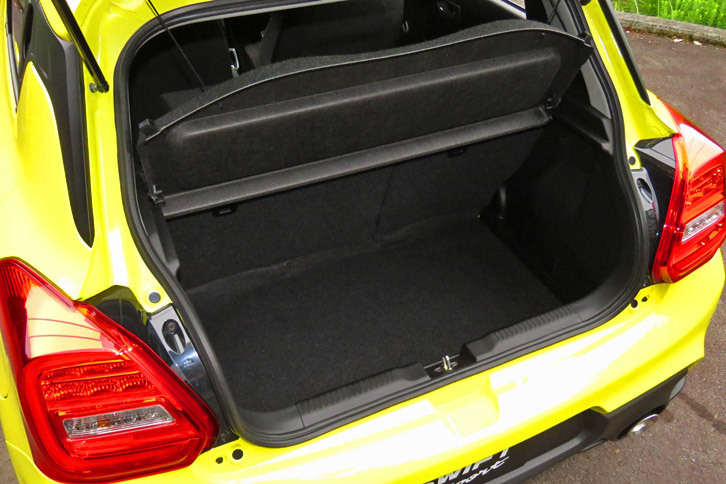 スズキ・スイフトスポーツ（ラゲッジルーム）