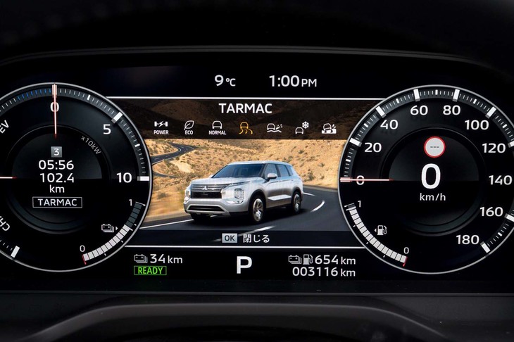 ドライブモードは「ノーマル」「ターマック」「グラベル」「スノー」「マッド」と多彩。ターマックは後輪への駆動力配分を高めるなどしてワインディングロードをキビキビと走れるモード。