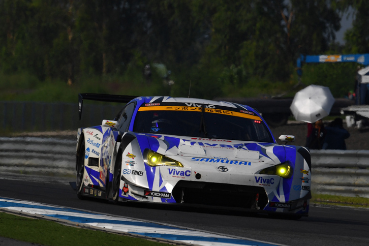 土屋武士／松井孝允組のNo.25 VivaC 86 MC。タイヤ無交換という作戦が功を奏し、接戦のレースを制した。