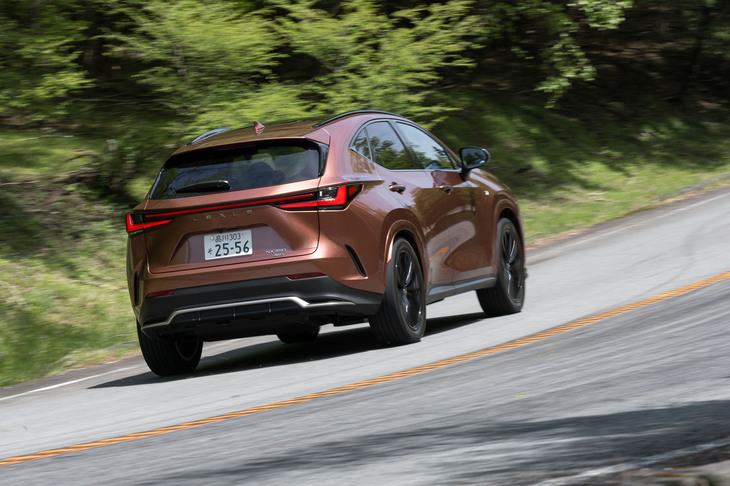 WLTCモードの燃費は11.7km/リッターで、今回のテストを通しての燃費は9.9km/リッター。モード燃費との差は小さかったが、最新のトヨタ／レクサス車としてはちょっと物足りない。