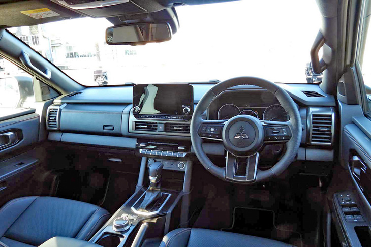 三菱トライトンSNOW SHREDDER CONCEPT（インストゥルメントパネルまわり）