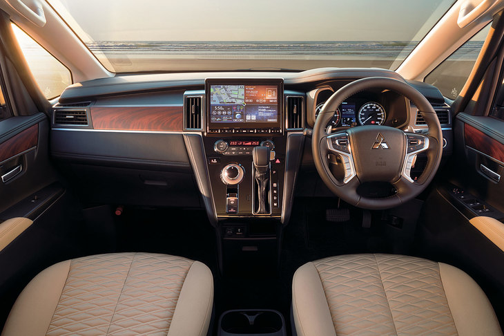 従来モデルから大幅に意匠が変更されたインストゥルメントパネルまわり。各部の質感も改善されている。