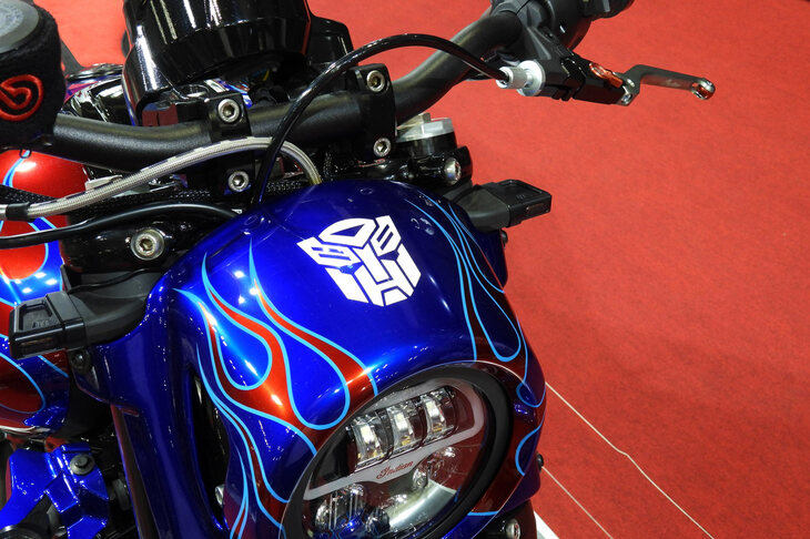 IMC Saitamaの牧野剛昌氏と、Pit-In American Motorcycleの樋口高利氏の手になる「インディアンFTR1200」。