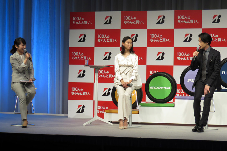 今回のCM撮影まで競演したことがなかったという竹野内さんと杏さん。しかもCM撮影は別日だったとのことで、実は発表会の当日が初対面だったのだとか。