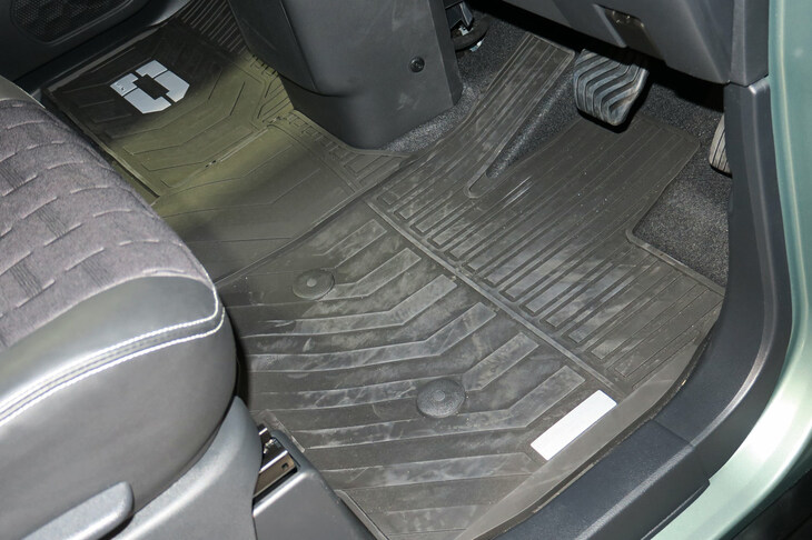 三菱デリカミニTプレミアム（フロアマット）