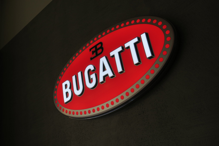 「ブガッティ東京」の内観。